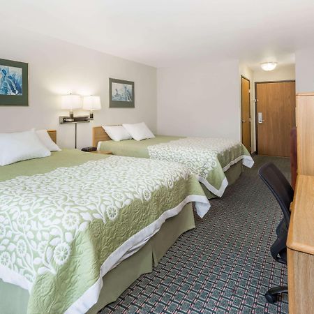 Days Inn By Wyndham Stoughton Wi. Exteriör bild