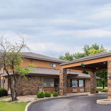 Days Inn By Wyndham Stoughton Wi. Exteriör bild