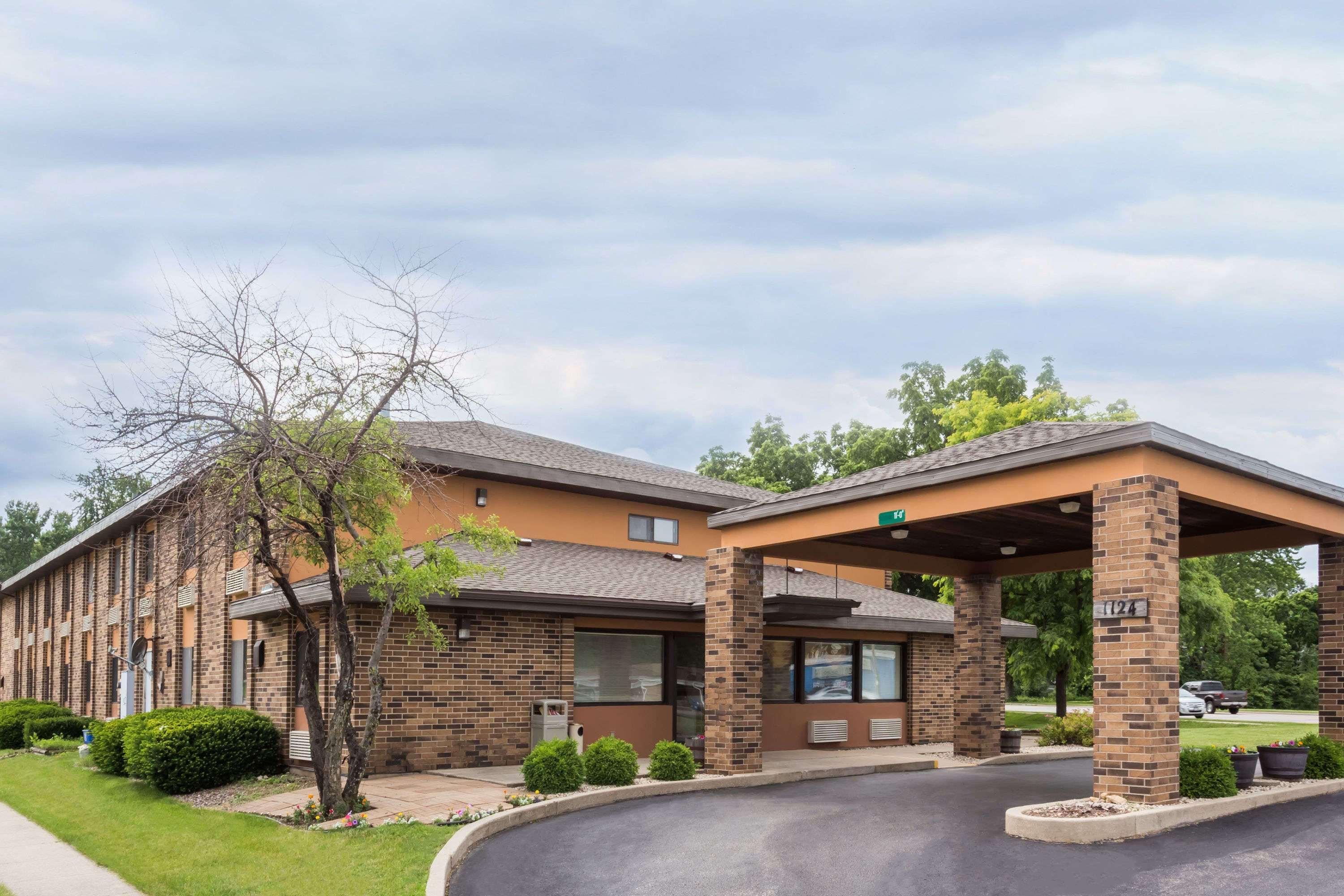 Days Inn By Wyndham Stoughton Wi. Exteriör bild