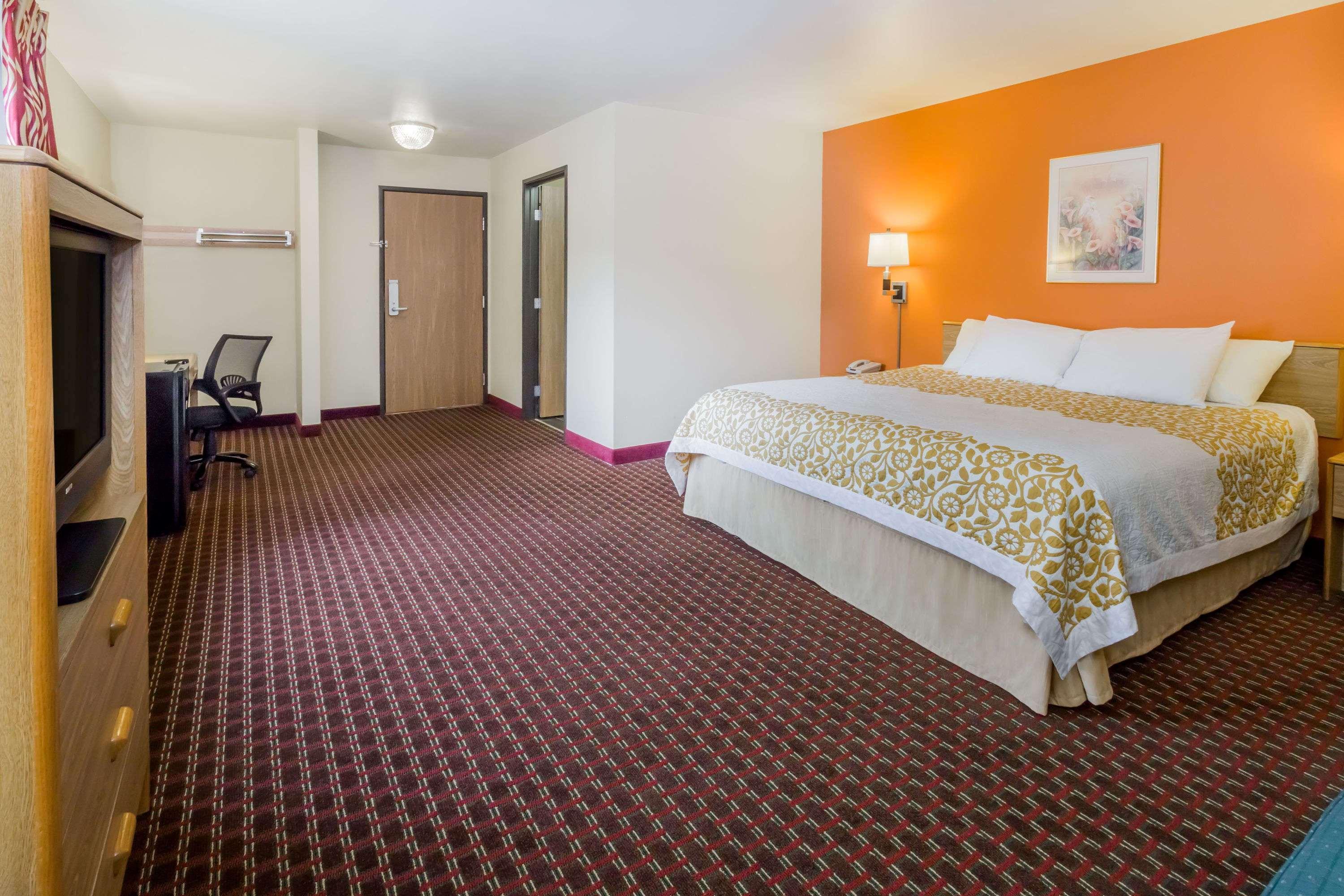 Days Inn By Wyndham Stoughton Wi. Exteriör bild