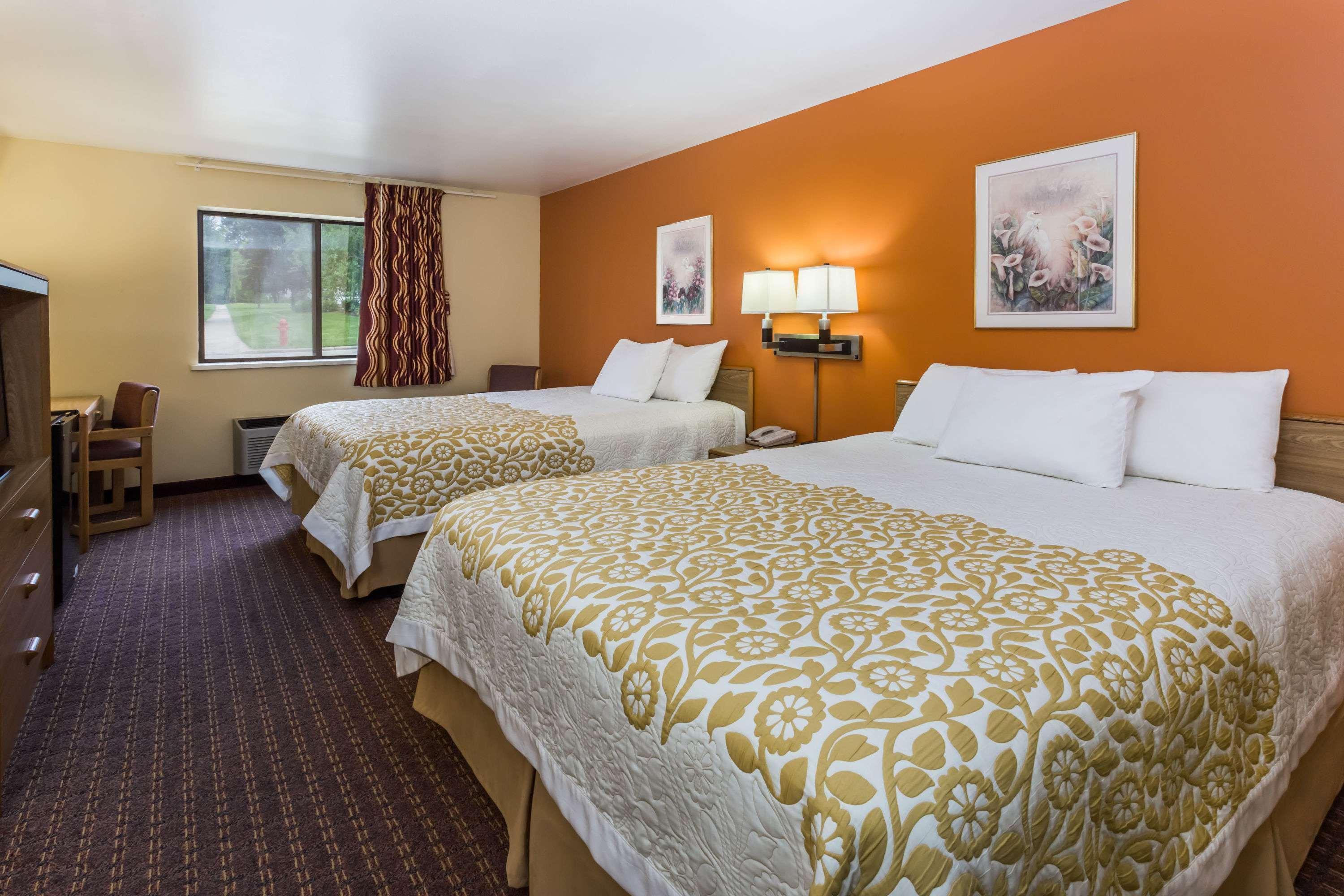 Days Inn By Wyndham Stoughton Wi. Exteriör bild