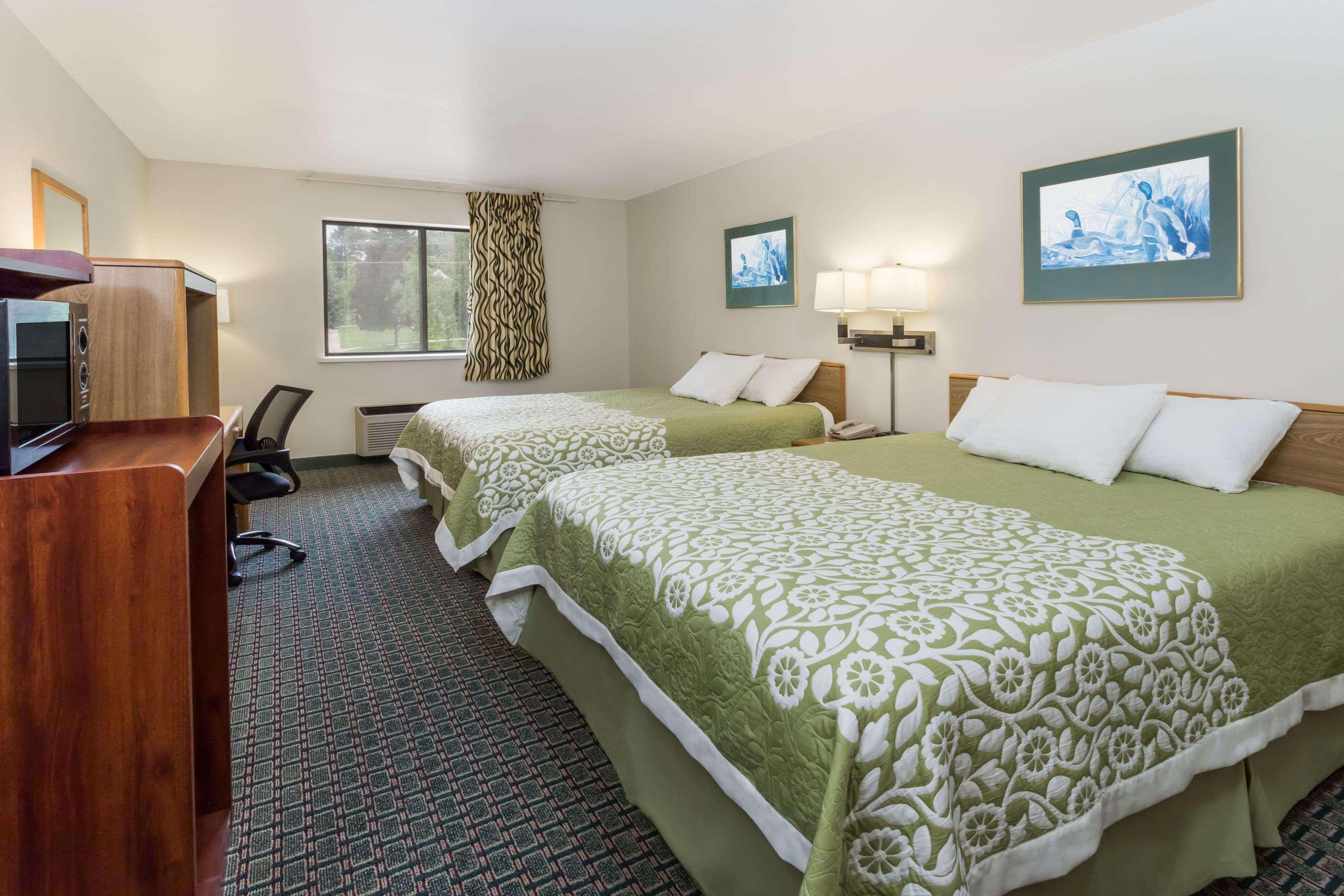 Days Inn By Wyndham Stoughton Wi. Exteriör bild